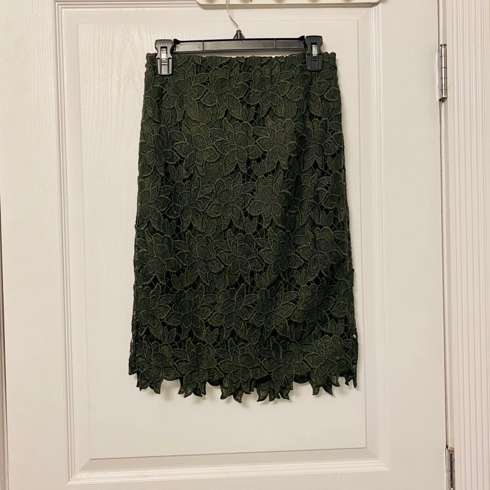 NWOT Ann Taylor Lace Skirt Size 0
